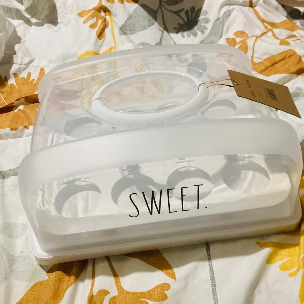 Holiday Cupcake holder Rae dunn